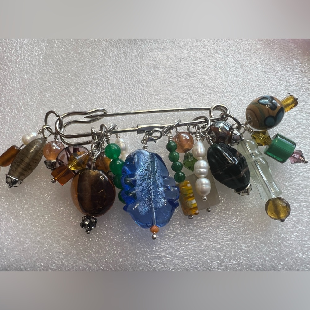 Beaded Pin - Picture 7 of 7